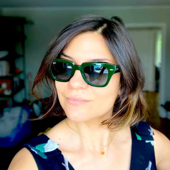 Meet your Posher, Fanette - Picture 1 of 3